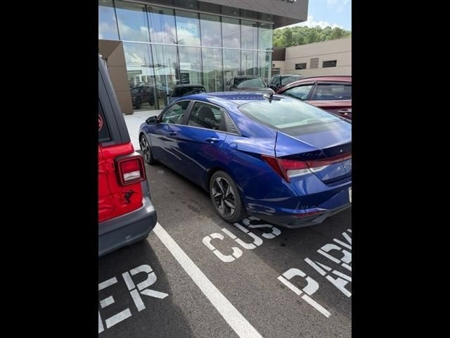 Used 2023 Hyundai Elantra SEL w/ Convenience Package FWD image 4