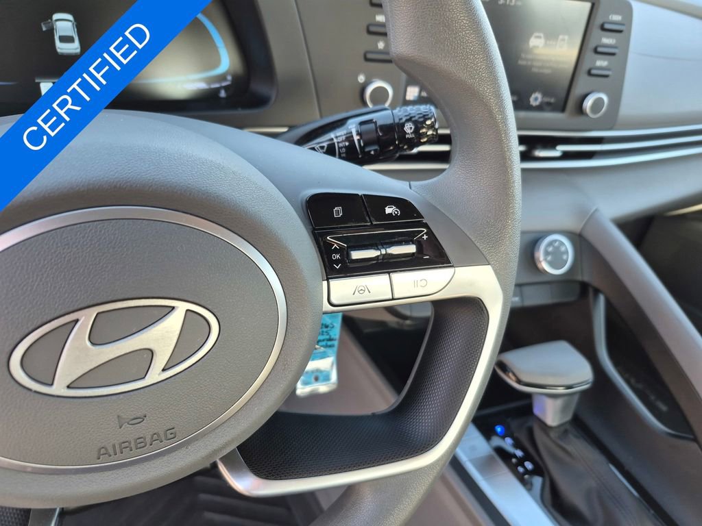 Used 2025 Hyundai Elantra SE image 13