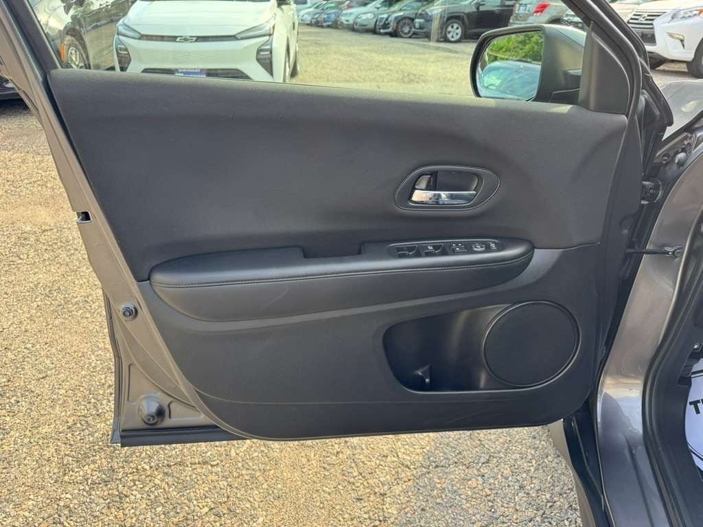 Used 2016 Honda HR-V LX image 12