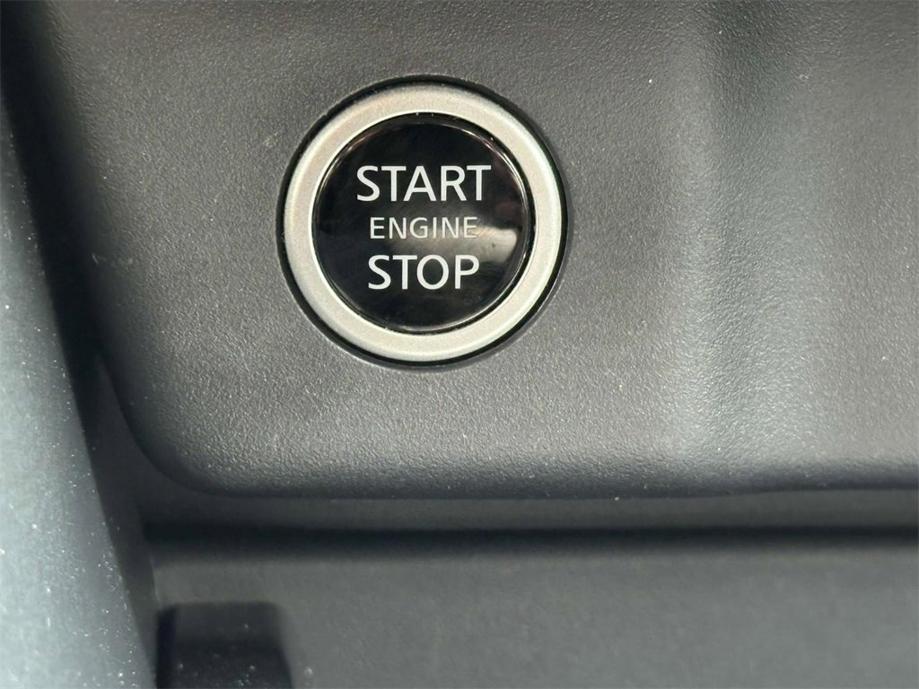 Used 2022 Nissan Rogue S image 12