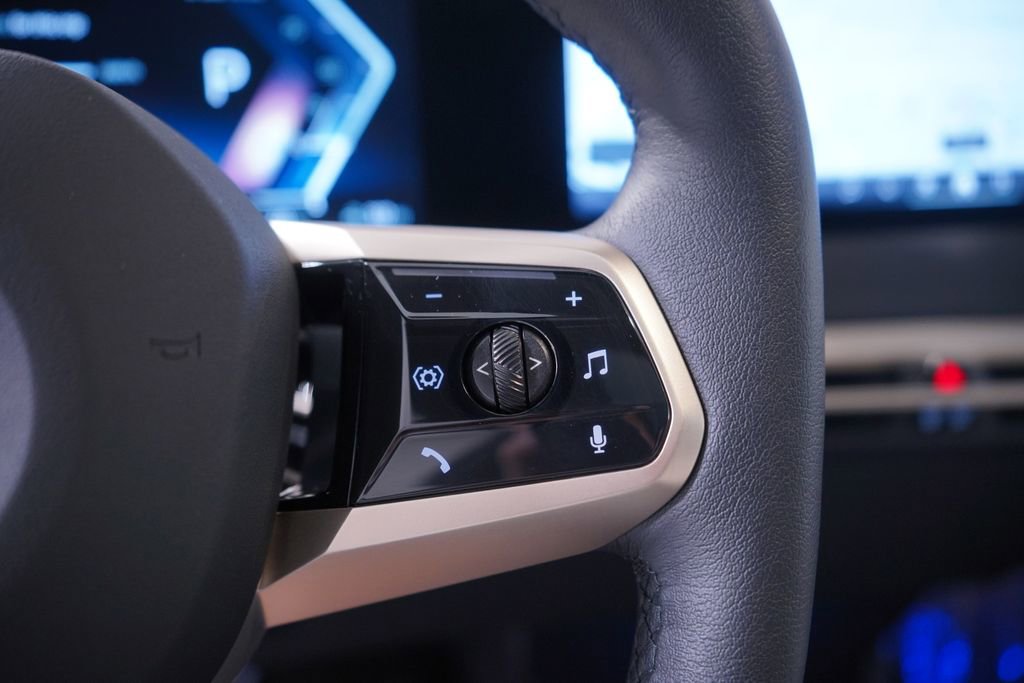 Used 2026 BMW iX xDrive60 image 19