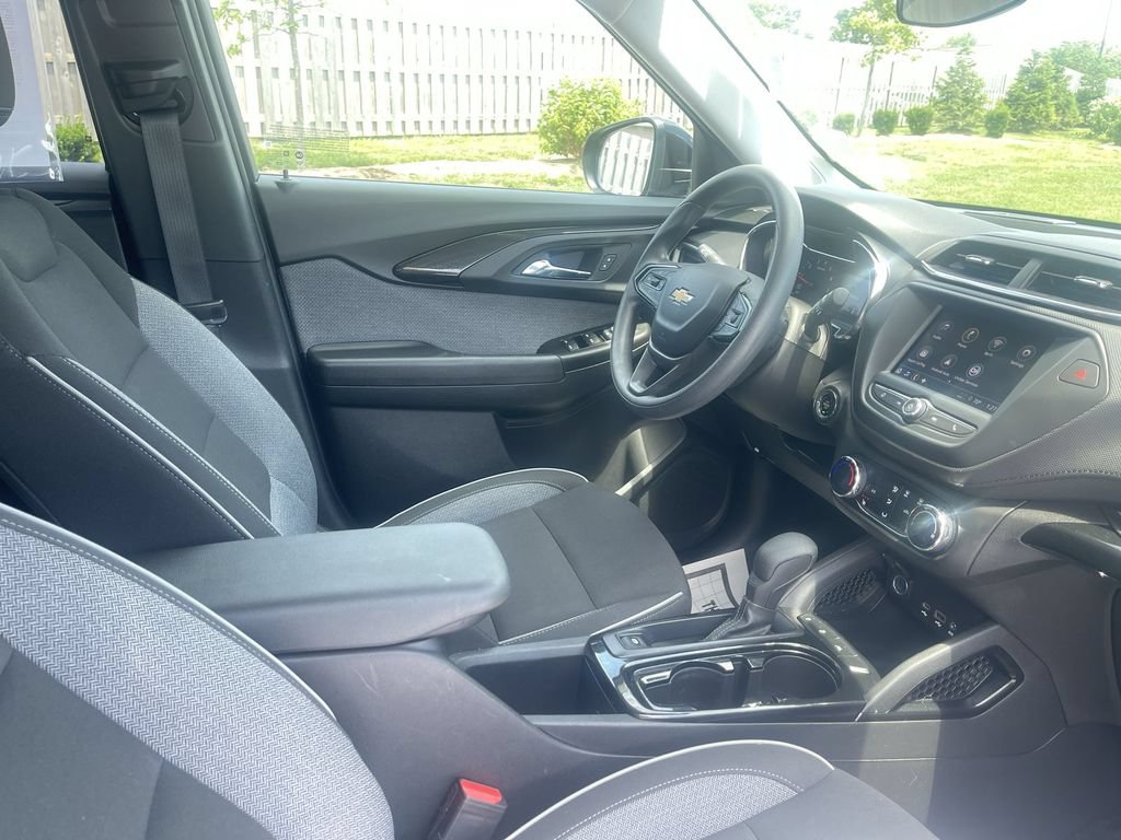 Used 2023 Chevrolet TrailBlazer LT FWD image 38