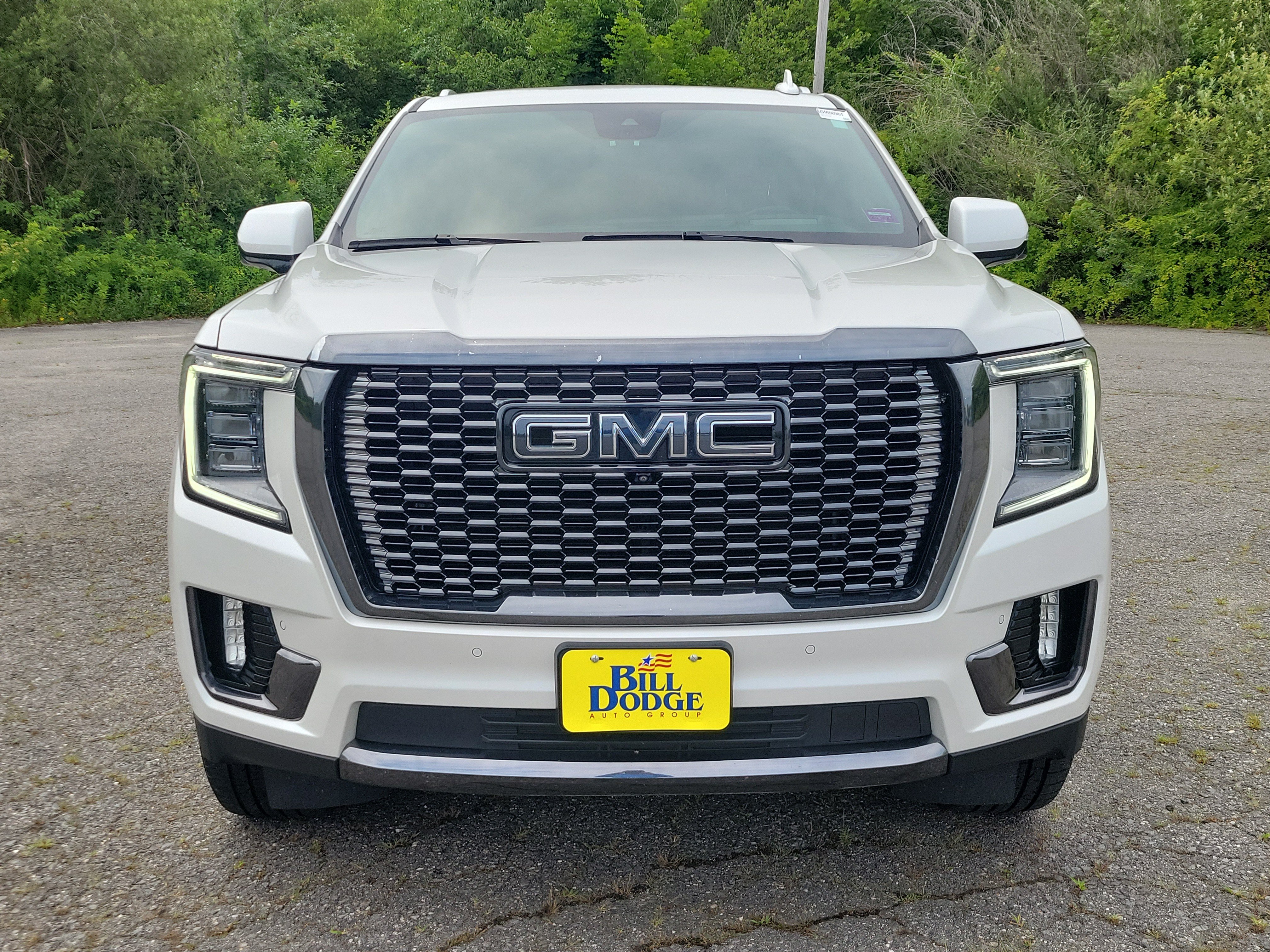 Used 2023 GMC Yukon XL Denali Ultimate AWD/4WD image 2