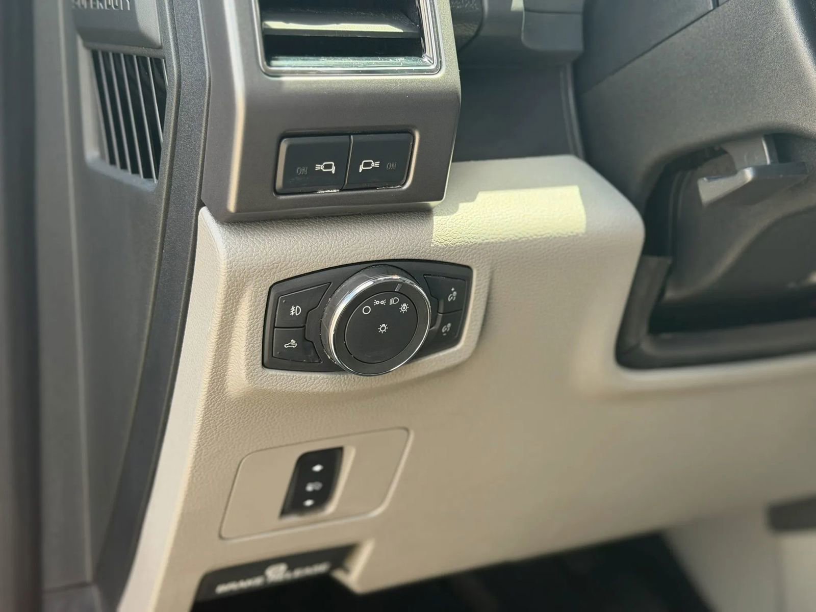 Used 2019 Ford F250 XLT w/ XLT Premium Package AWD/4WD image 34