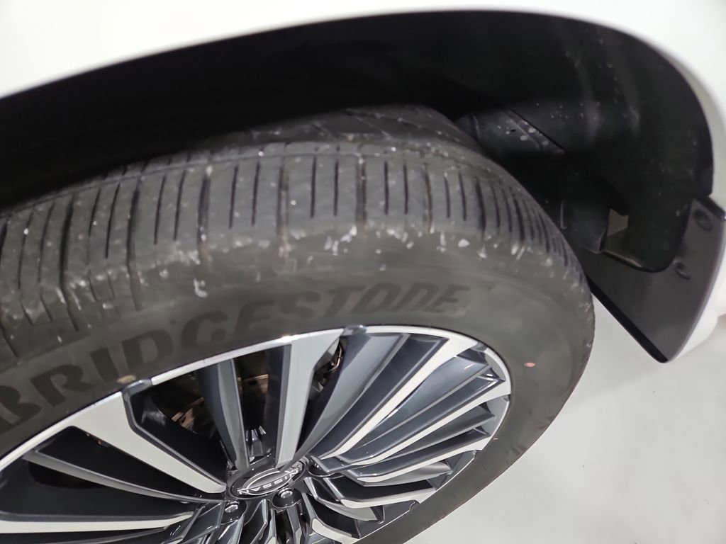 Certified 2025 Nissan Armada Platinum Reserve image 29