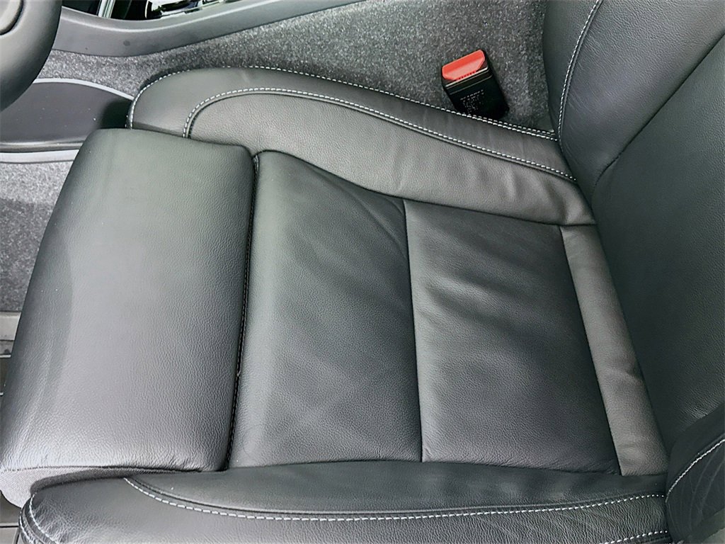 Used 2023 Volvo XC40 B5 Ultimate w/ Protection Package Premier image 21