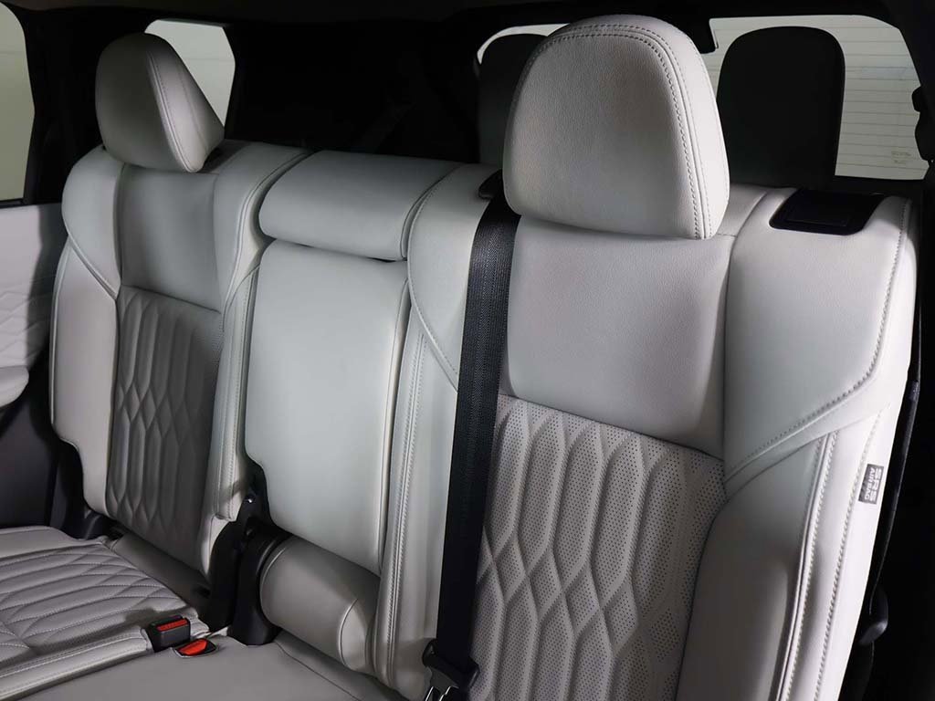 New 2025 Mitsubishi Outlander AWD image 39