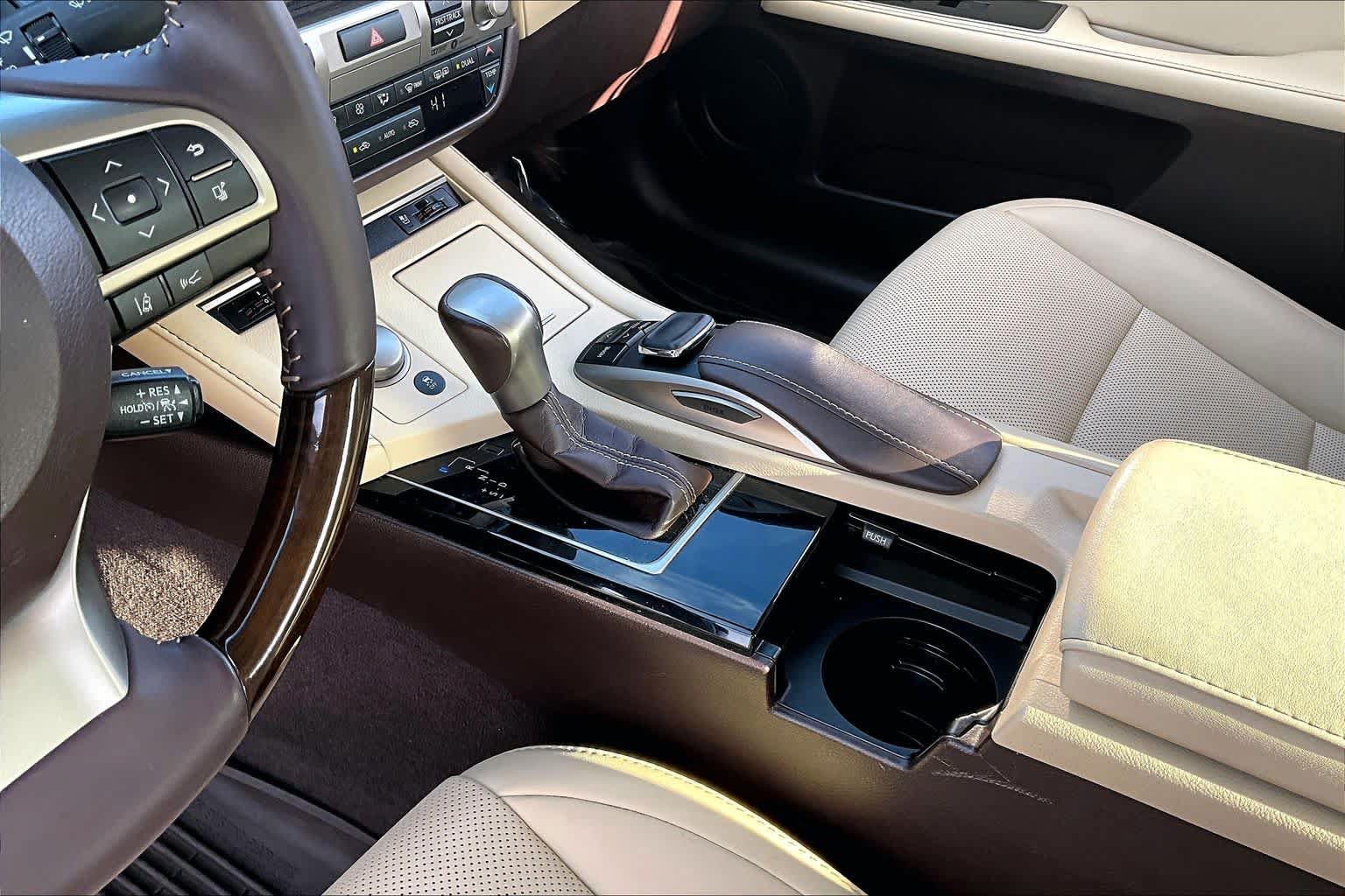 Used 2018 Lexus ES 350 w/ Navigation System Package FWD image 16