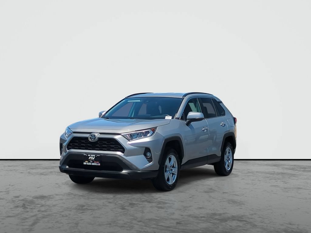 Used 2020 Toyota RAV4 XLE AWD/4WD image 4