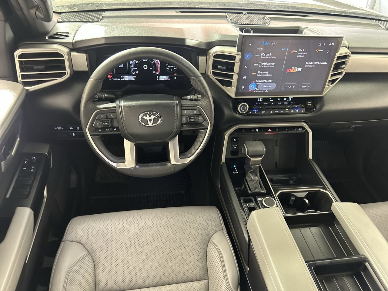Used 2025 Toyota Tundra Limited AWD/4WD image 22