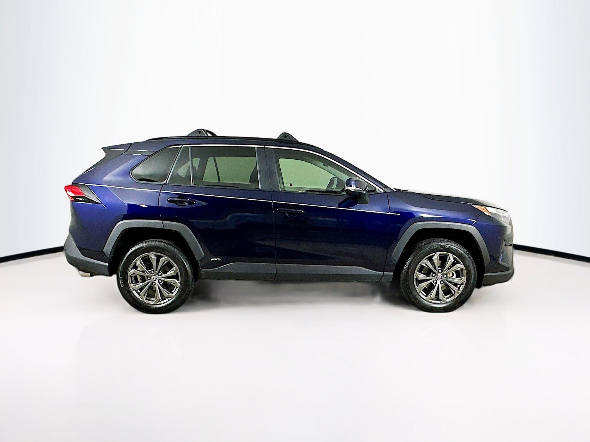 Used 2022 Toyota RAV4 XLE Premium image 10