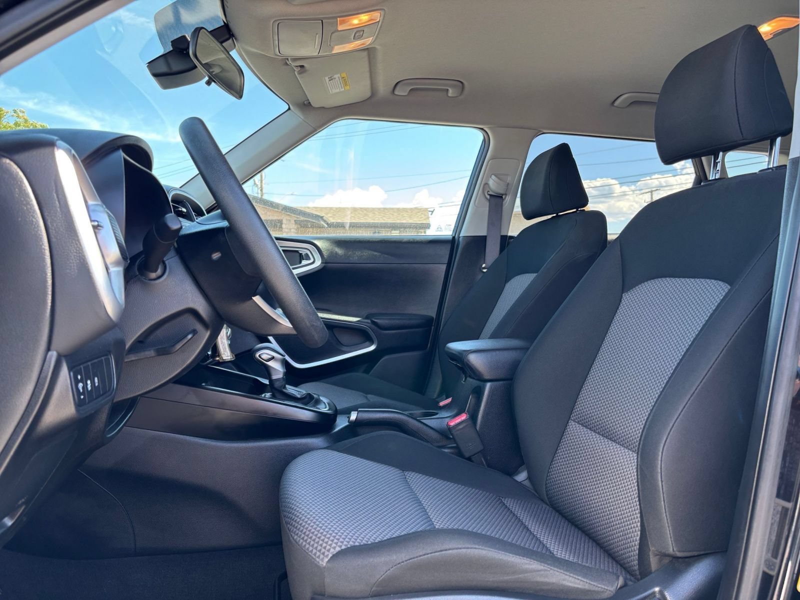 Used 2025 Kia Soul LX w/ LX Technology Package FWD image 24