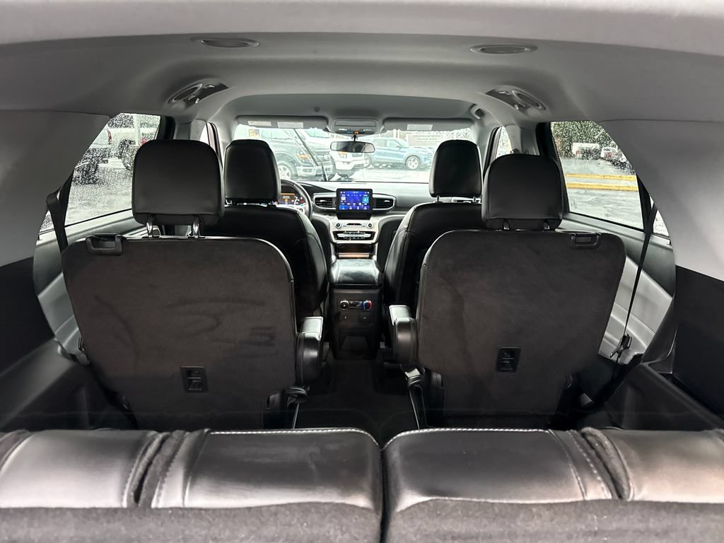 Used 2024 Ford Explorer XLT w/ Equipment Group 202A AWD/4WD image 14
