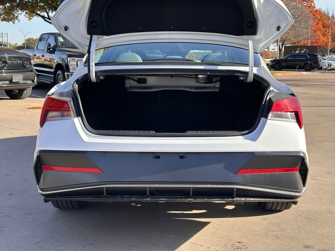 Certified 2025 Hyundai Elantra Limited image 13