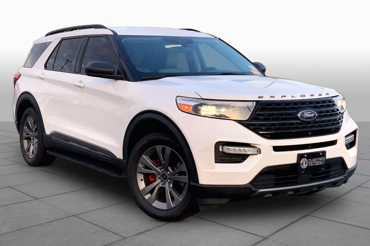 Used 2021 Ford Explorer XLT w/ Equipment Group 202A RWD image 3