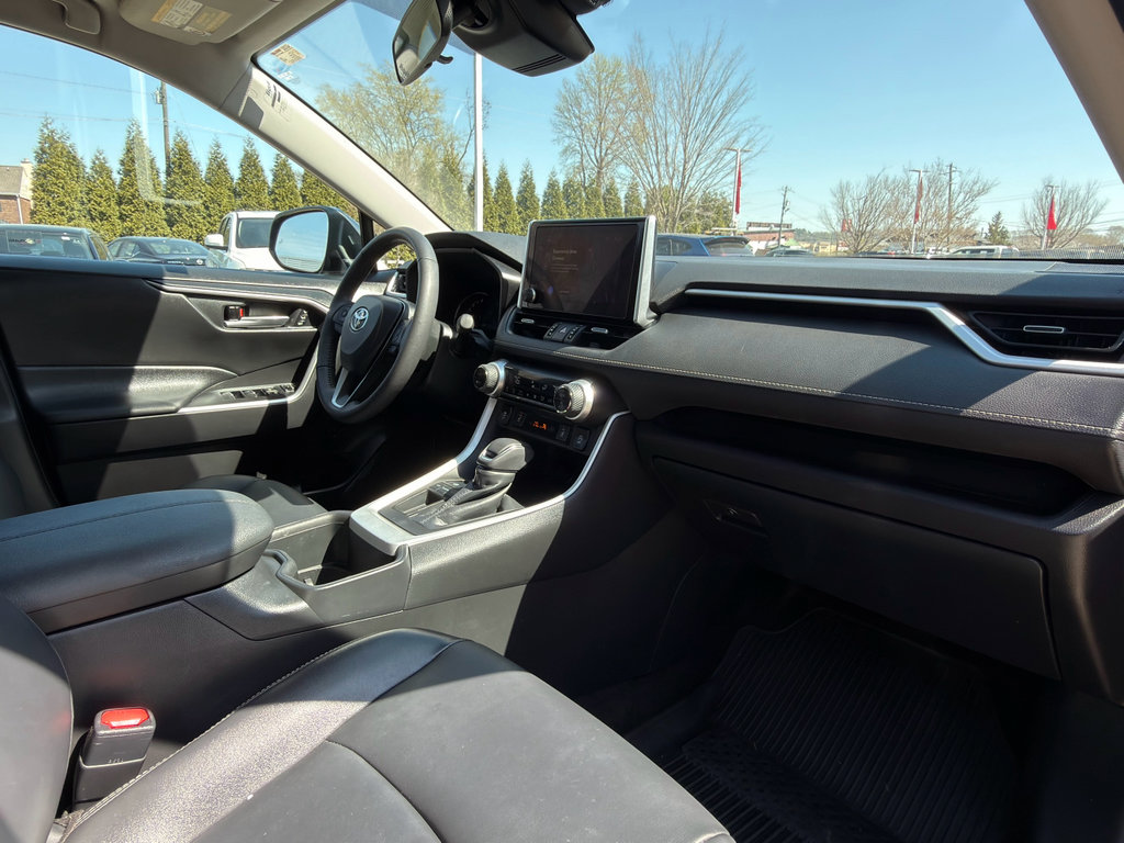 Used 2023 Toyota RAV4 XLE Premium image 14