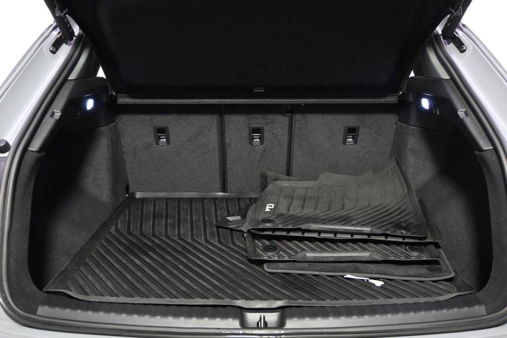 Used 2022 Audi Q4 e-tron Prestige image 19