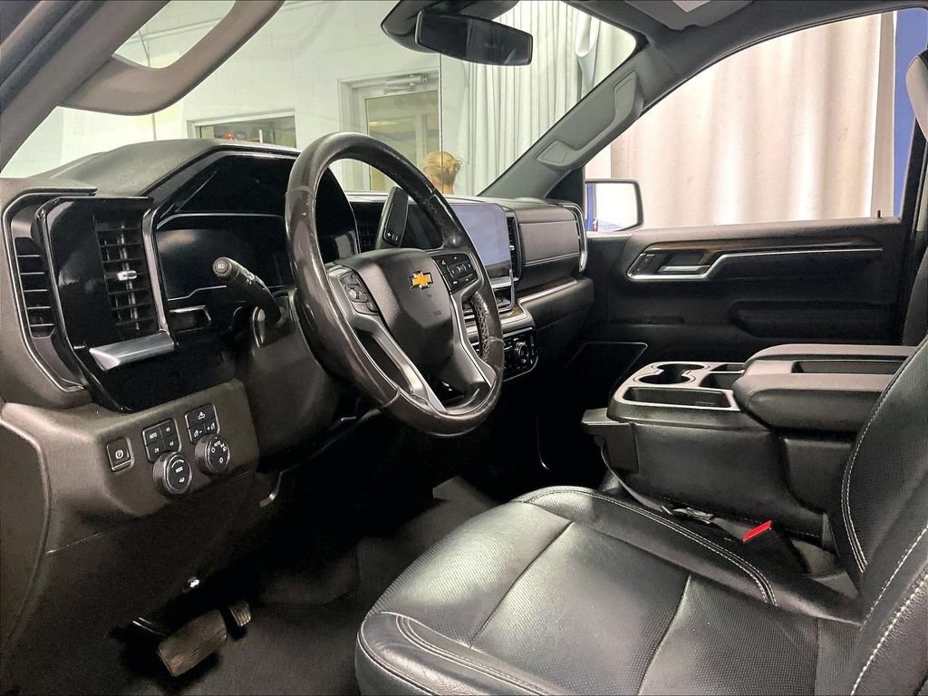 Used 2022 Chevrolet Silverado 1500 LT AWD/4WD image 7