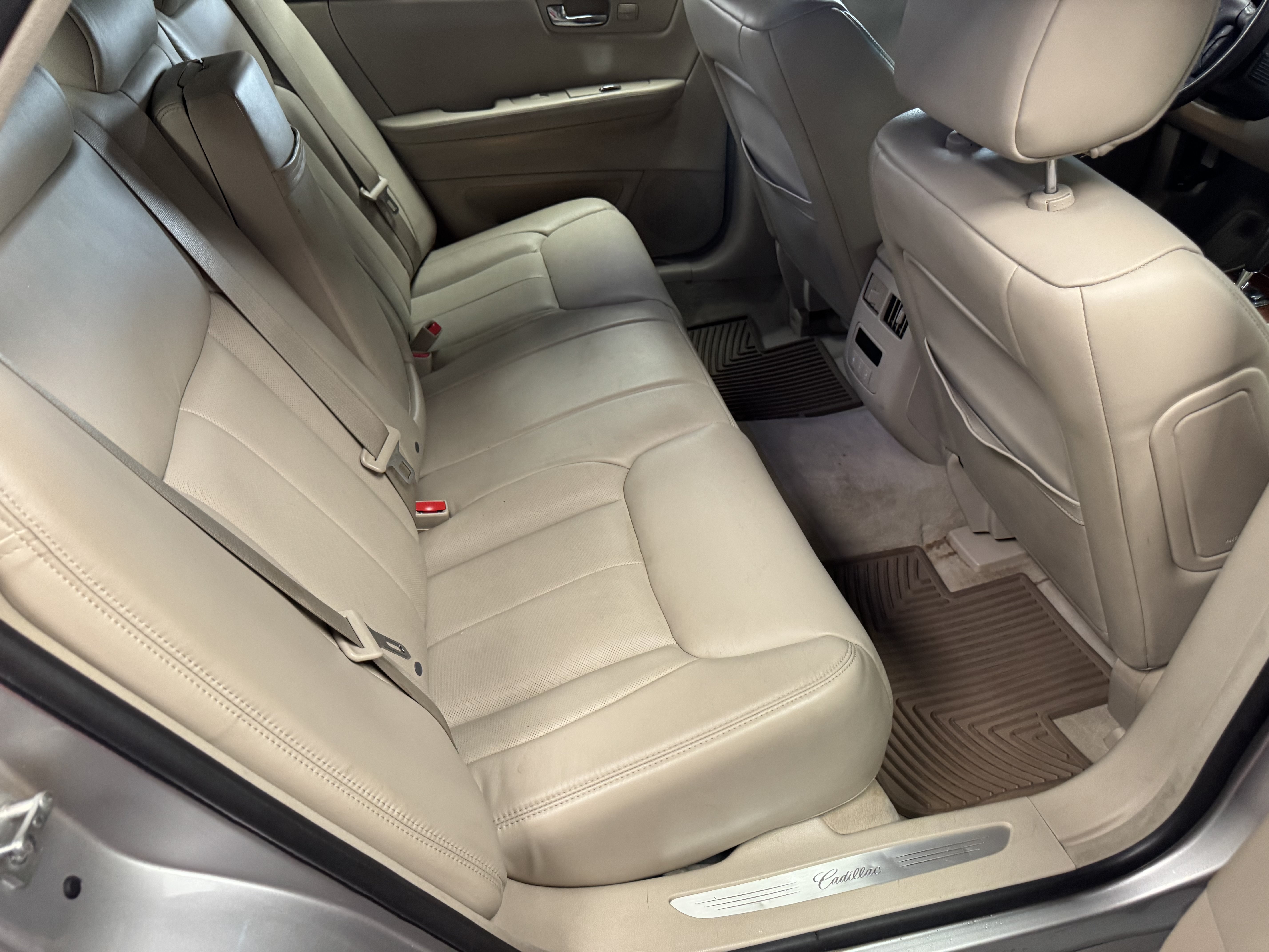 Used 2007 Cadillac DTS Luxury I w/ Trunk Convenience Package FWD image 14