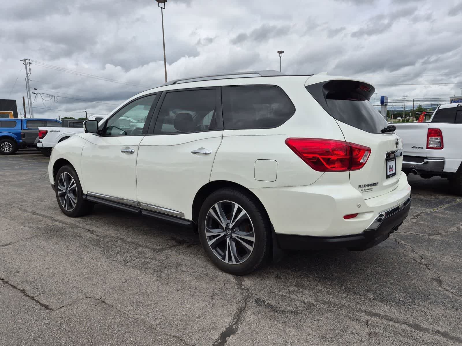 Used 2019 Nissan Pathfinder Platinum AWD/4WD image 6