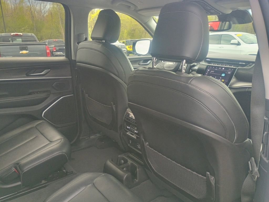 Used 2021 Jeep Grand Cherokee L Limited AWD/4WD image 19