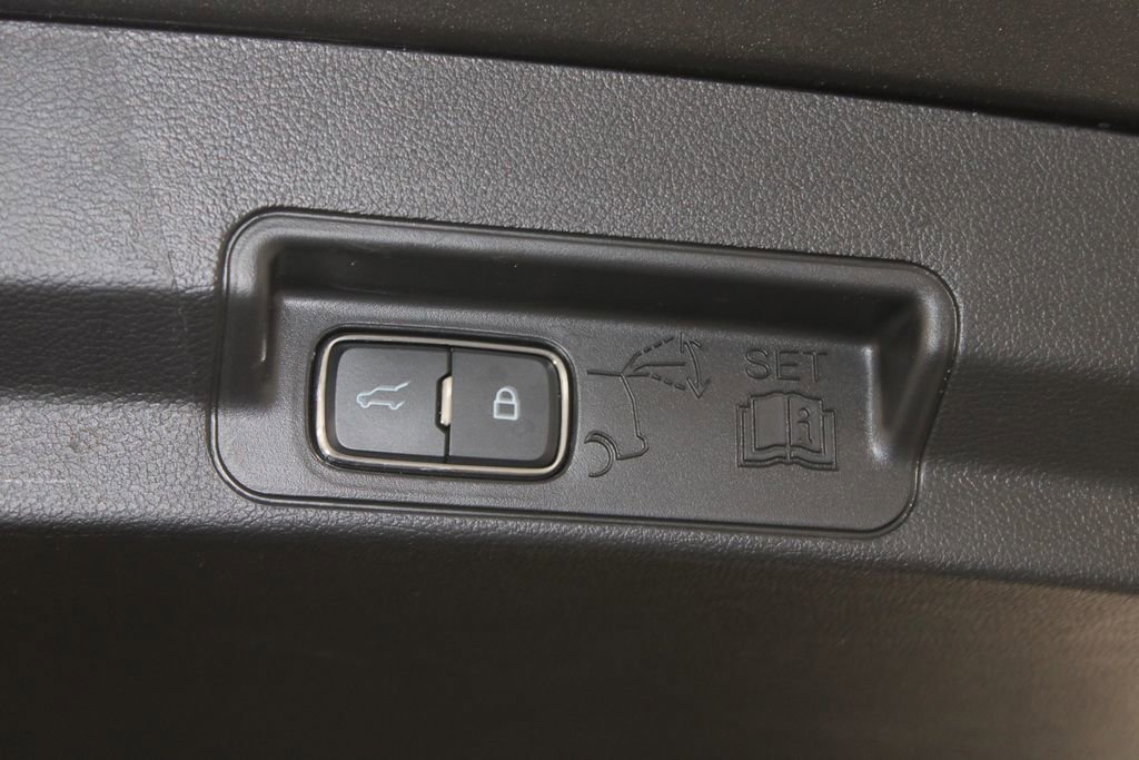 Used 2025 Ford Explorer ST-Line w/ ST-Line Street Pack image 18