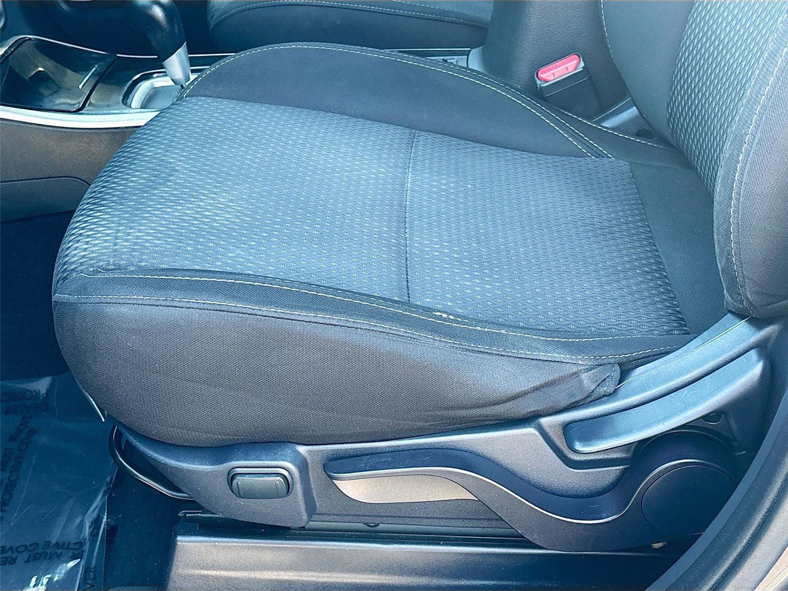 Used 2020 Mitsubishi Outlander ES image 19