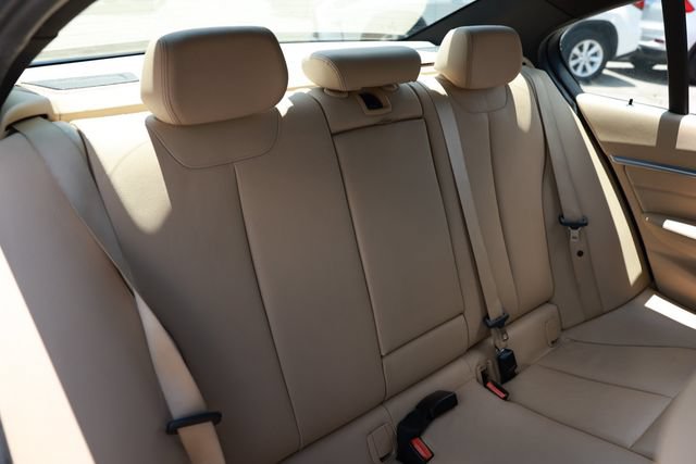 Used 2016 BMW 340i Sedan RWD image 17