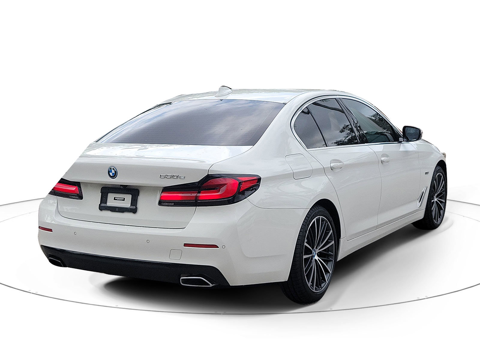 Certified 2023 BMW 530e xDrive w/ Premium Package AWD/4WD image 4