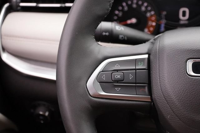 Used 2025 Jeep Compass Limited AWD/4WD image 11