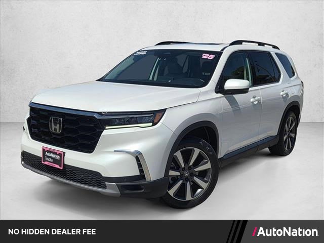 Used 2025 Honda Pilot Touring image 1