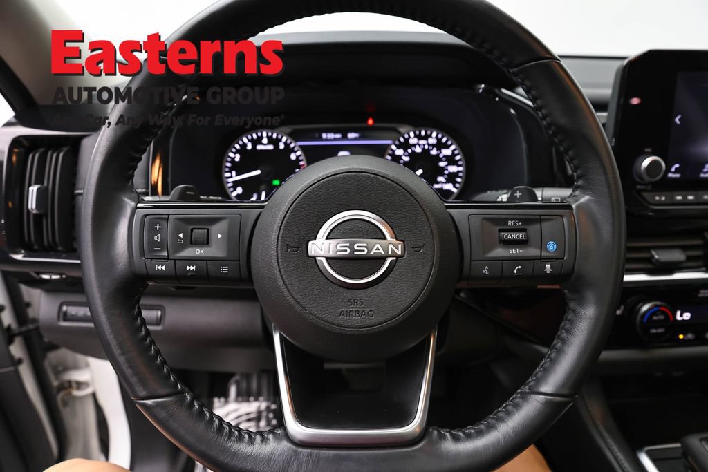 Used 2023 Nissan Pathfinder SV w/ SV Premium Package AWD/4WD image 10