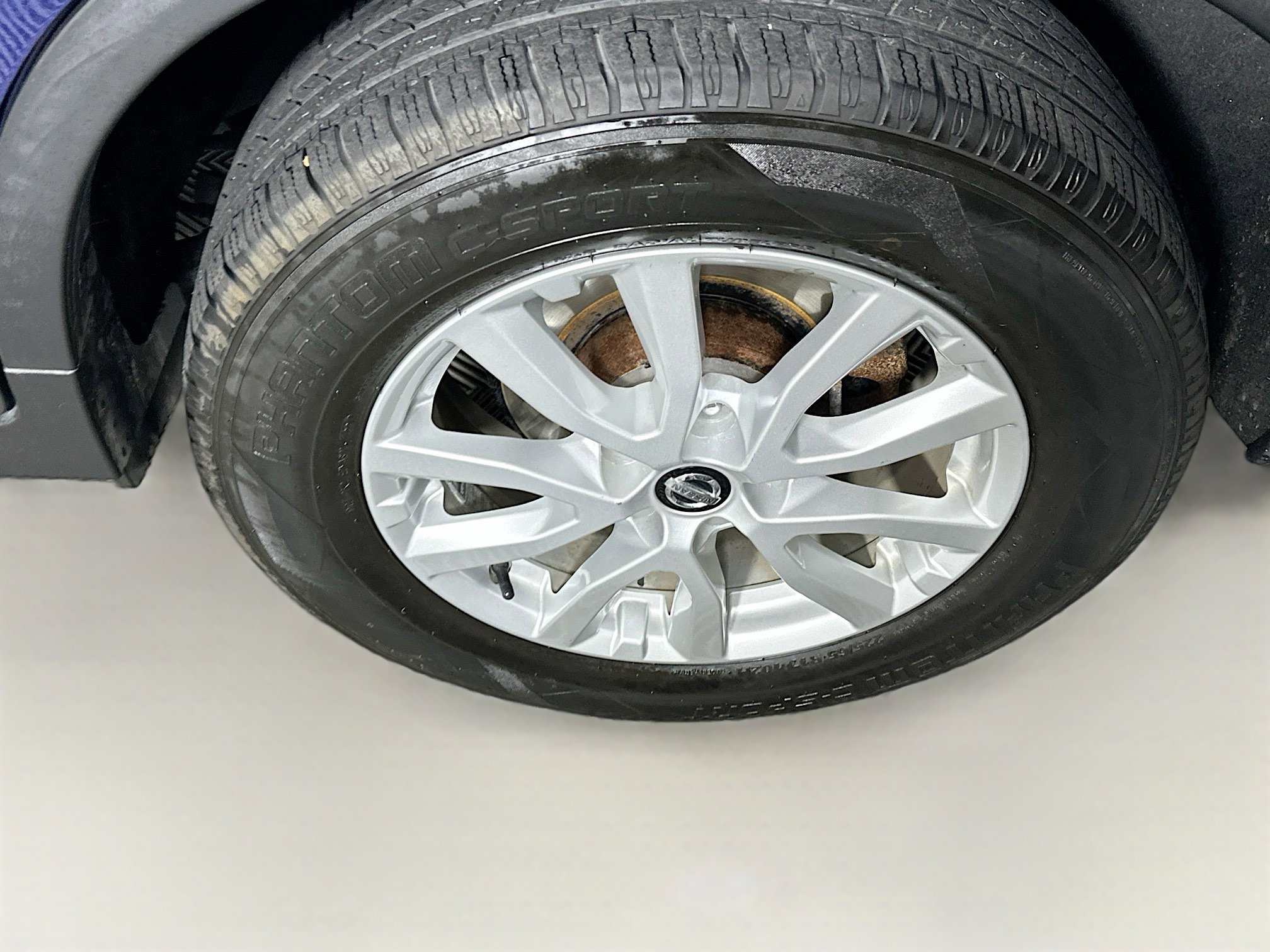 Used 2018 Nissan Rogue SV w/ Premium Package image 11