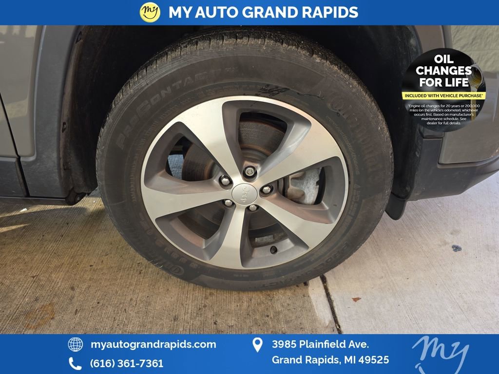 Used 2020 Jeep Cherokee Limited image 31