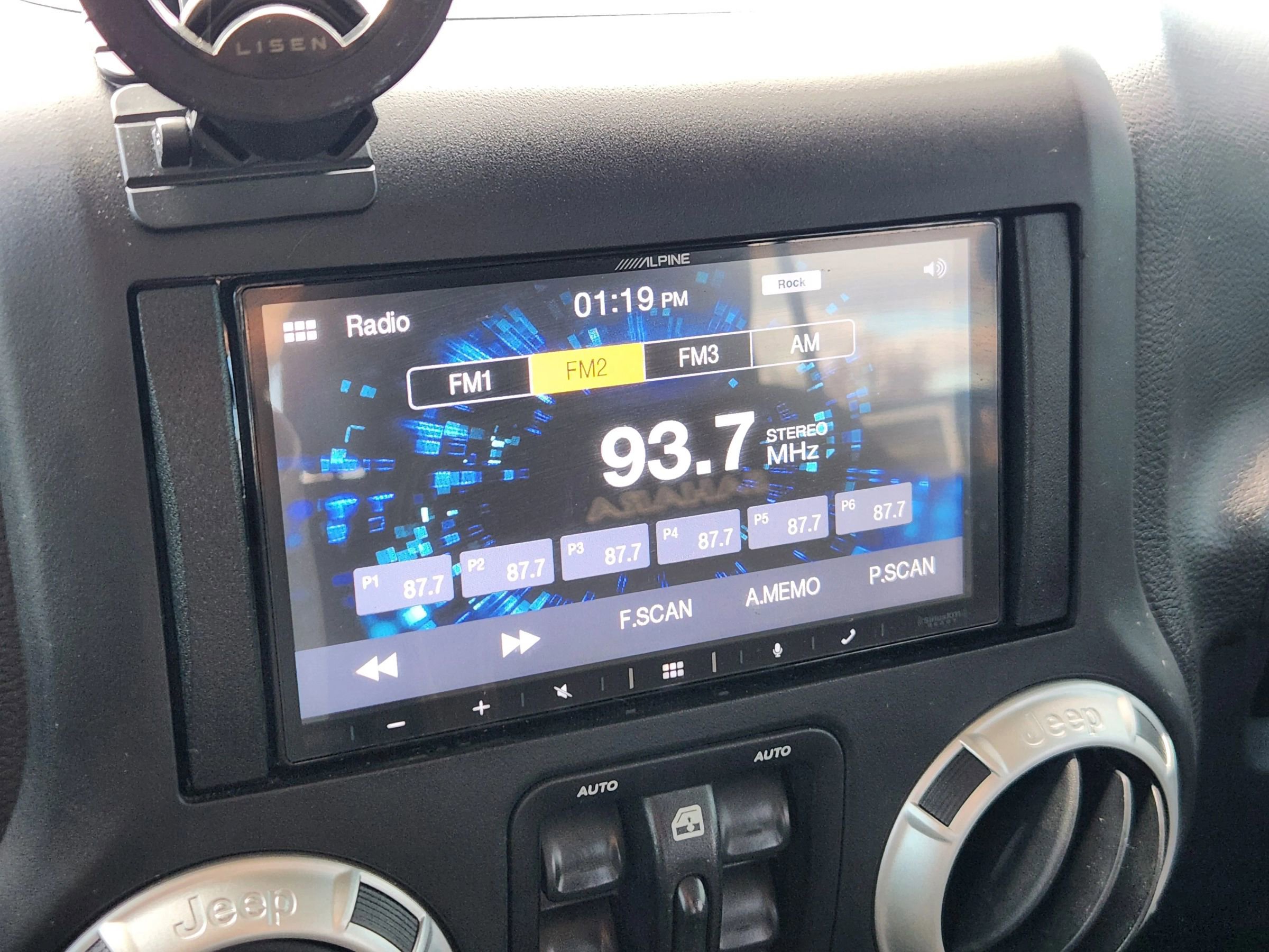 Used 2018 Jeep Wrangler Unlimited Sahara image 27