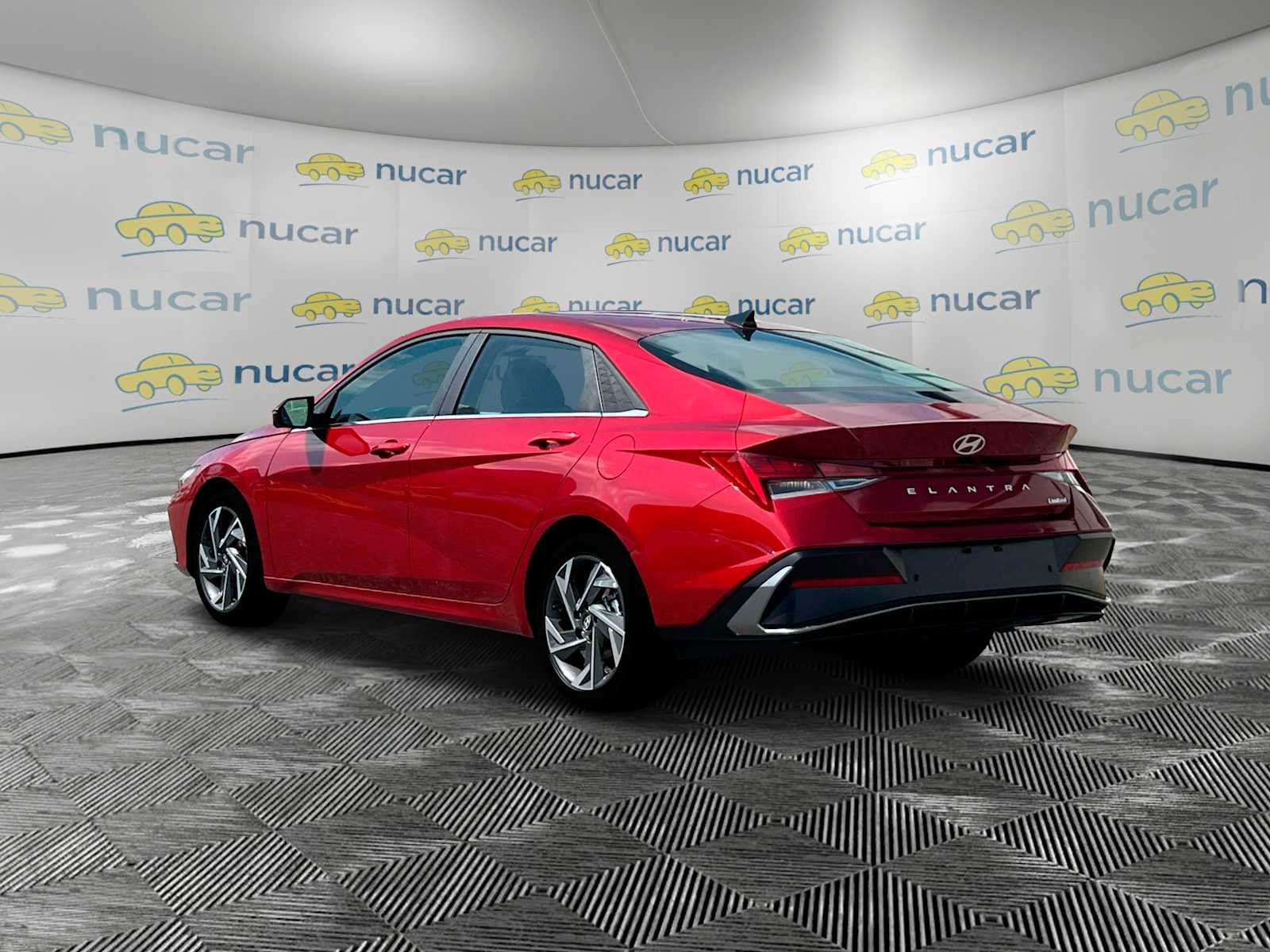 Certified 2025 Hyundai Elantra Limited FWD image 9
