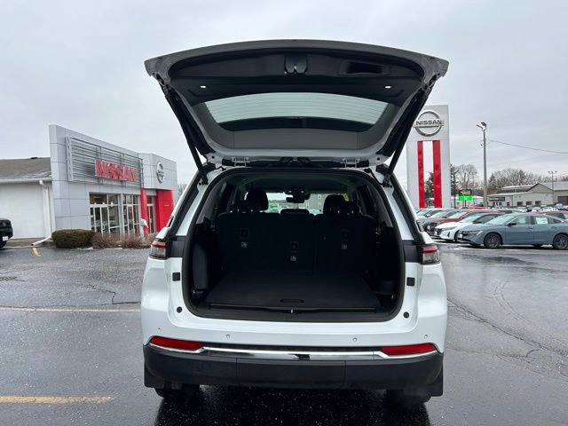 Used 2023 Jeep Grand Cherokee Limited w/ Luxury Tech Group II image 10