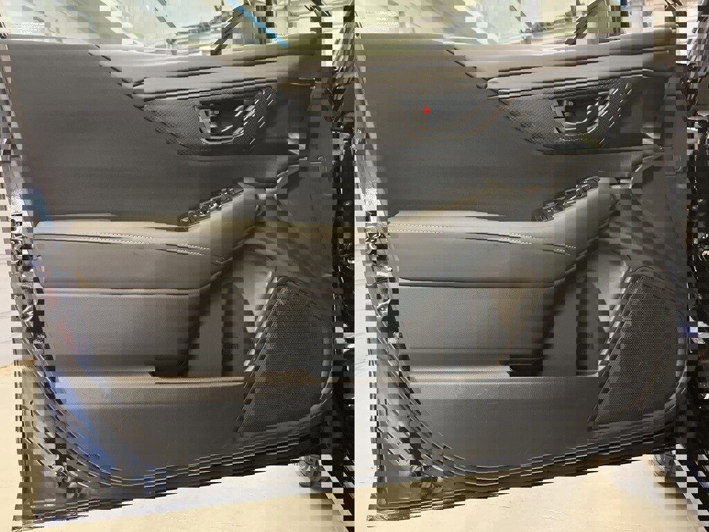 Certified 2025 Subaru Legacy image 9