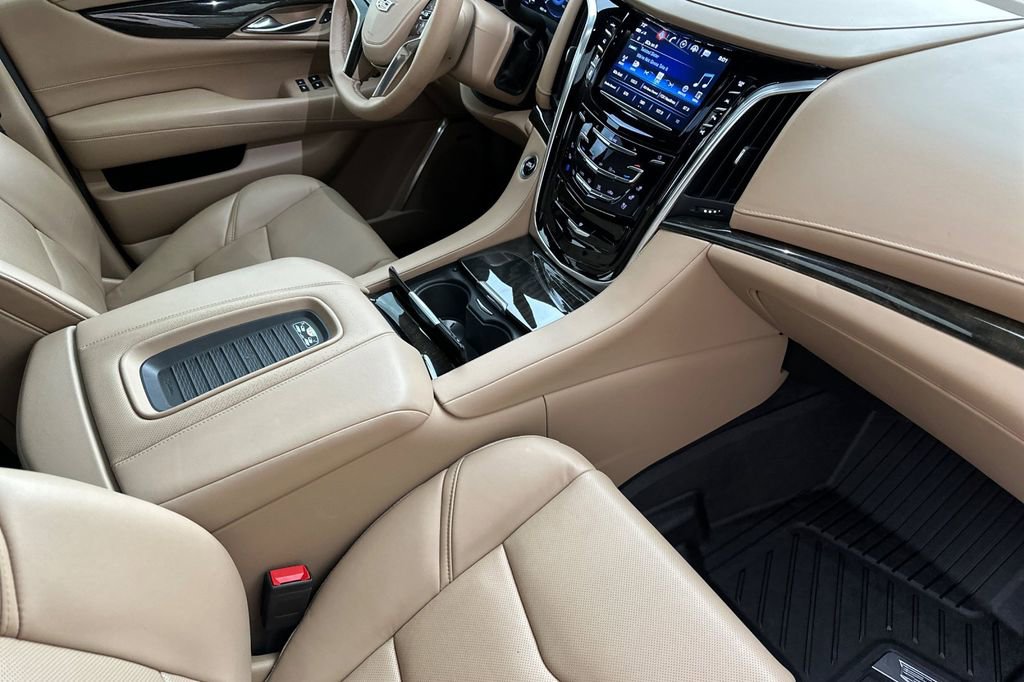Used 2020 Cadillac Escalade Platinum AWD/4WD image 19