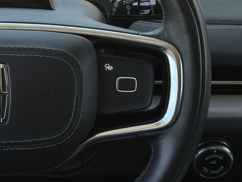 Used 2025 Lincoln Navigator Reserve AWD/4WD image 14