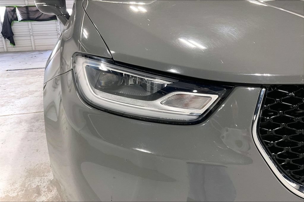 Used 2022 Chrysler Pacifica Touring-L FWD image 37