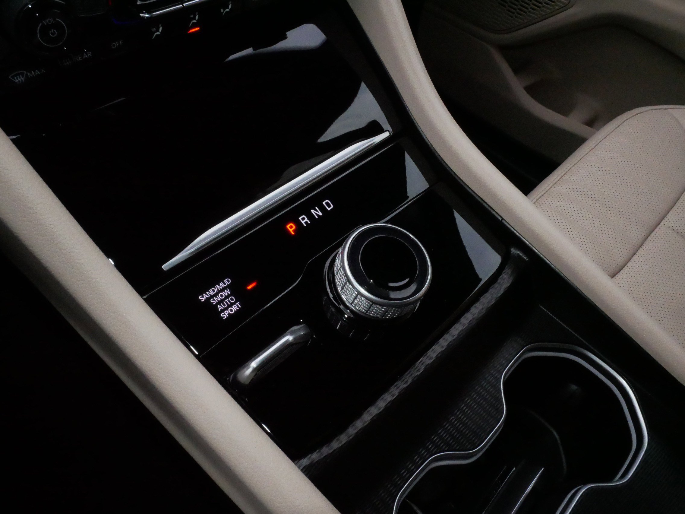 Used 2025 Jeep Grand Cherokee Limited w/ Luxury Tech Group II image 24