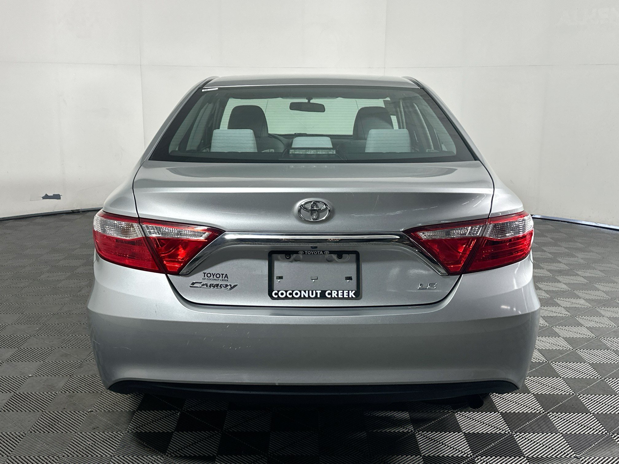 Used 2017 Toyota Camry LE FWD image 4