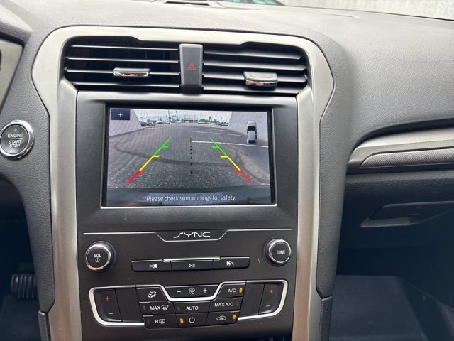 Used 2020 Ford Fusion SE FWD image 16