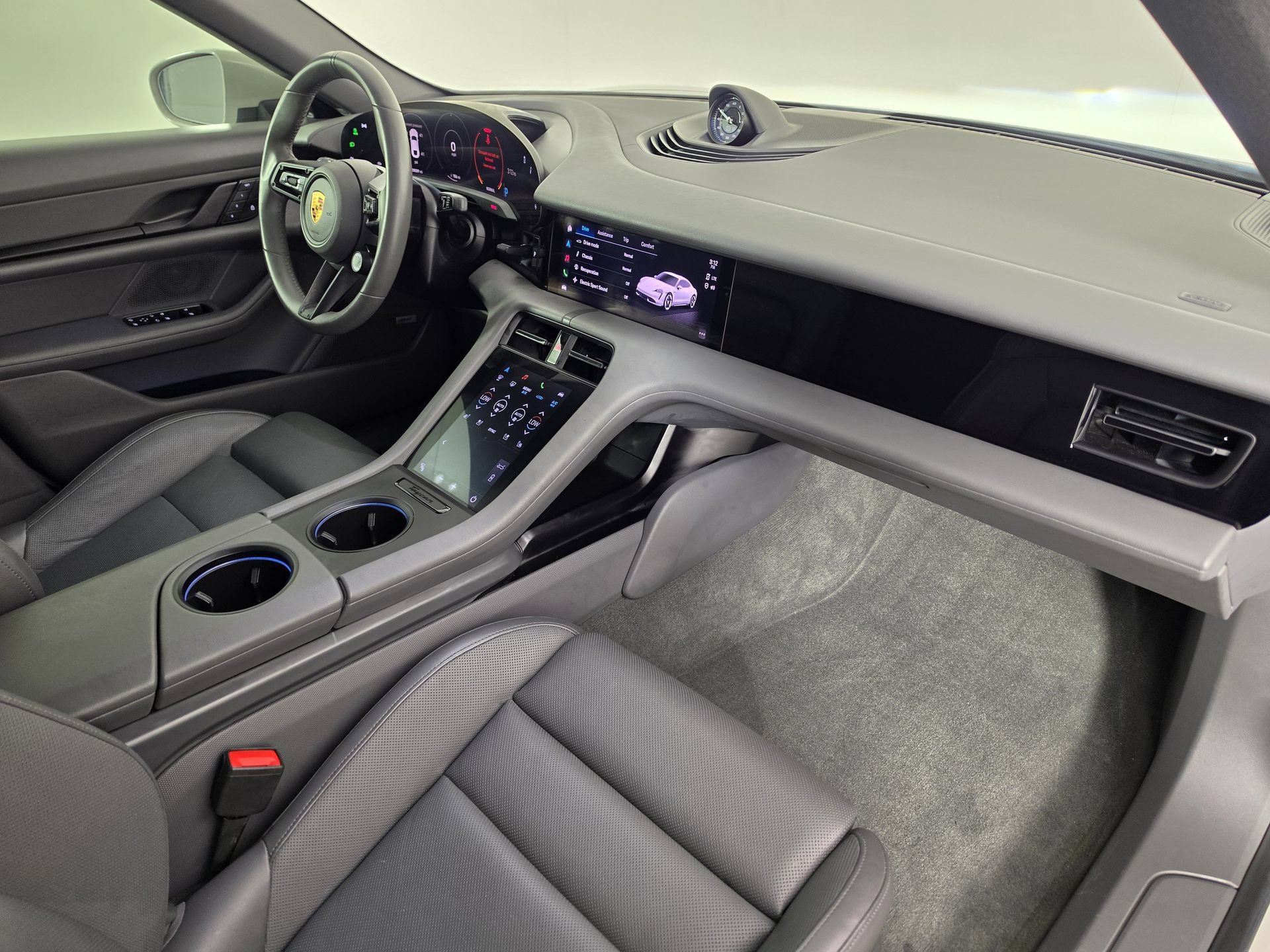 Used 2022 Porsche Taycan RWD image 44