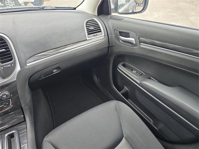 Certified 2019 Chrysler 300 Touring w/ Chrome Appearance Package image 12