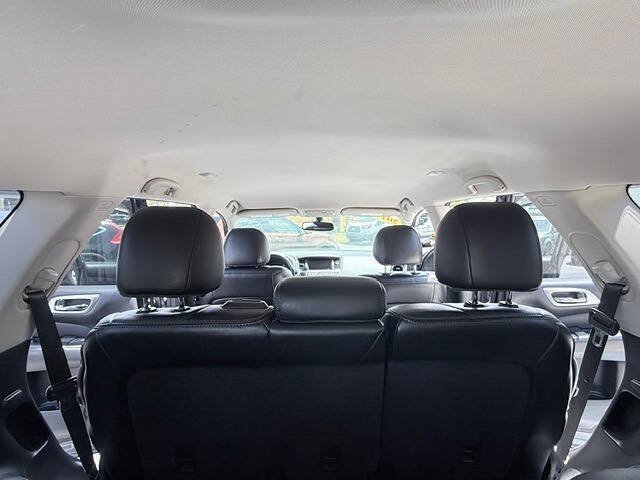 Used 2019 Nissan Pathfinder SL w/ Cargo Package AWD/4WD image 19