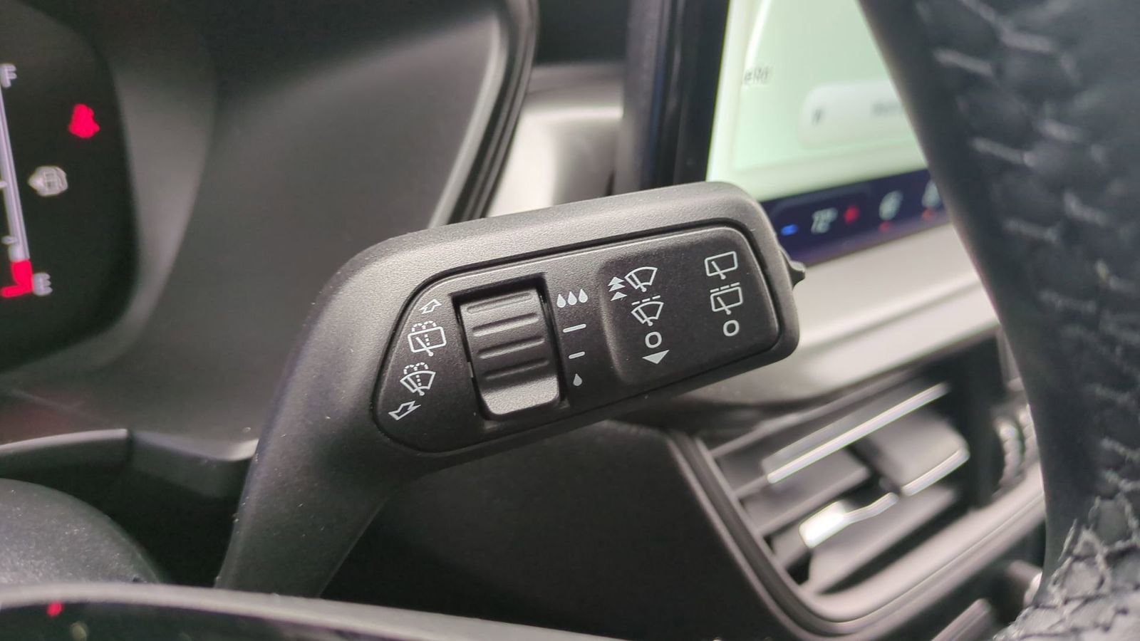 New 2026 Ford Escape SE w/ Class II Trailer Tow Package image 26