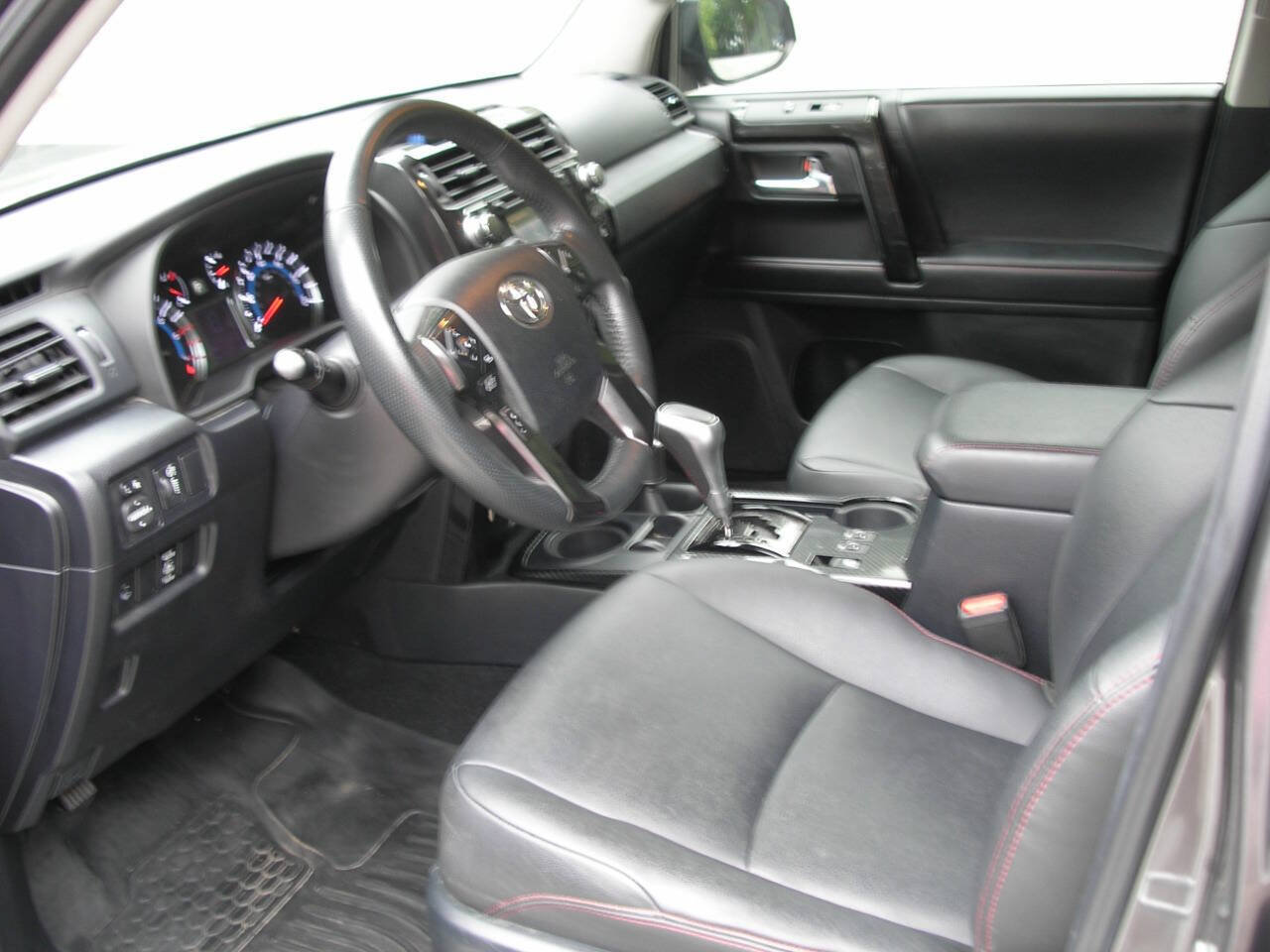 Used 2019 Toyota 4Runner TRD Off-Road Premium AWD/4WD image 2