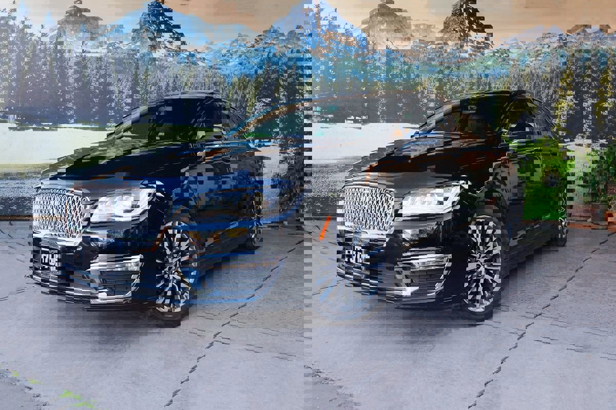 Used 2017 Lincoln MKZ Select FWD image 1